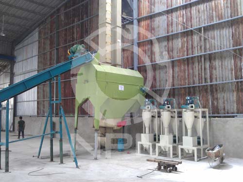 connect the belt conveyor and sieving machine