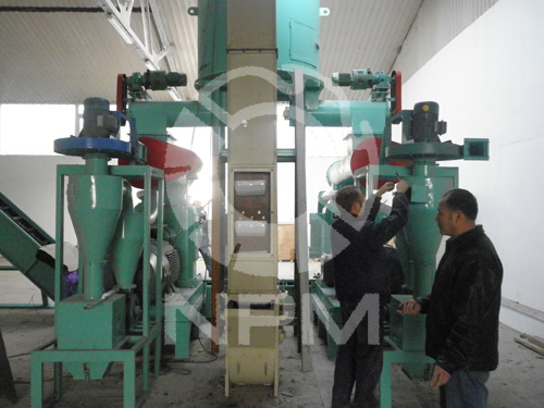 workers are installing pellet equipments